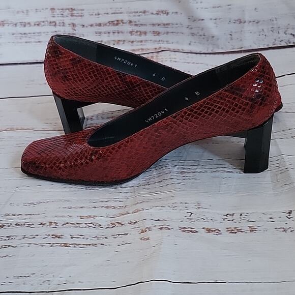 80s Vintage Stuart Weitzman Cherry Red Snakeskin Embossed Leather Heels Size 6 - Picture 6 of 12